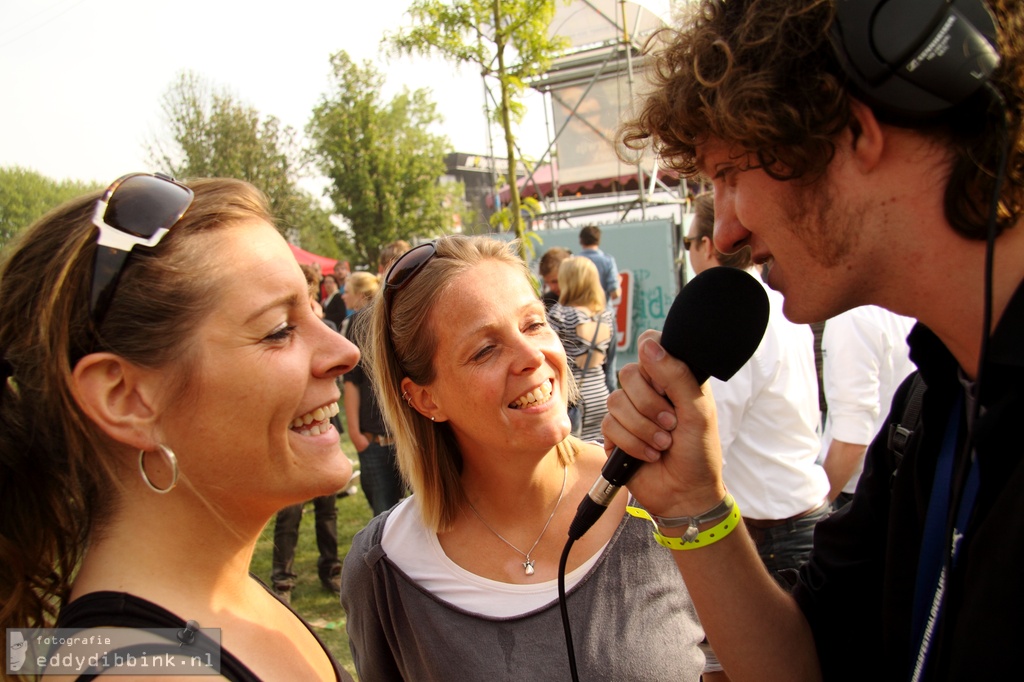 2011-05-05 Interviews voor Deventer Radio - publiek, met Daan van Dussen - Bevrijdingsfestival, Zwolle 003